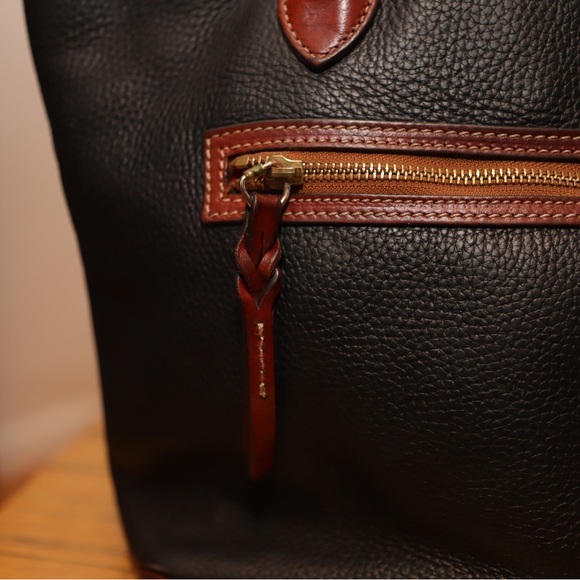 Dooney & Bourke Black Leather Shoulder Bag Red Interior - Picture 5 of 14
